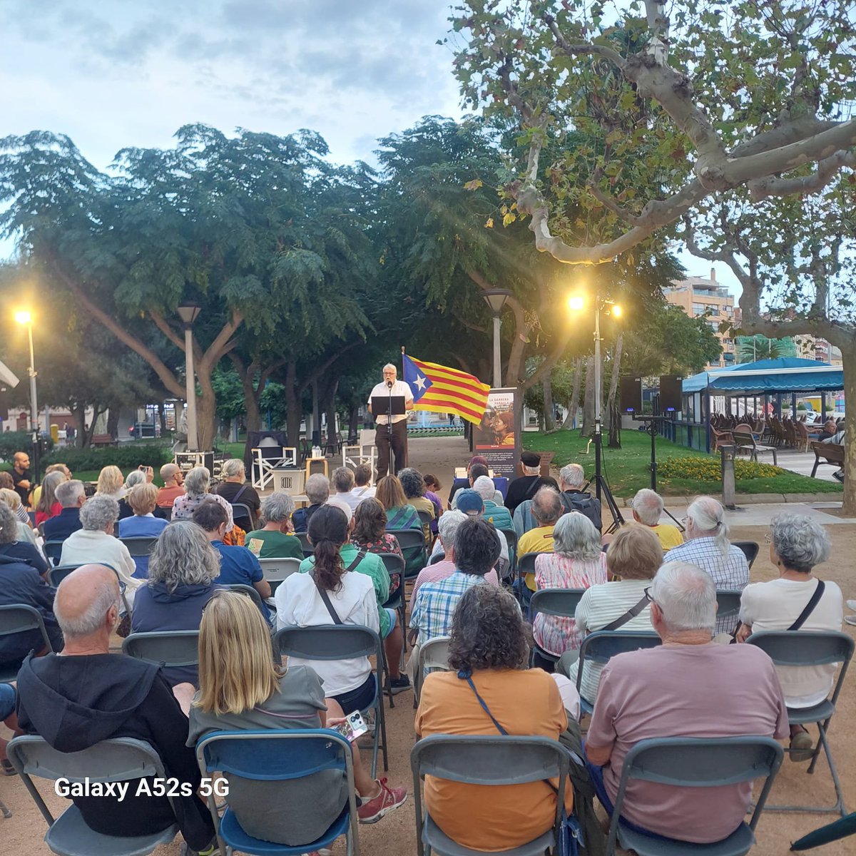 tonistrubellt's tweet photo. Ahir l'ANC de @ancbadiapalamos em féu l'honor de celebrar l'u d'octubre amb la presentació de La Darrera Paraula al Passeig @ANCBaixEmporda https://t.co/8OfjzGXNuD