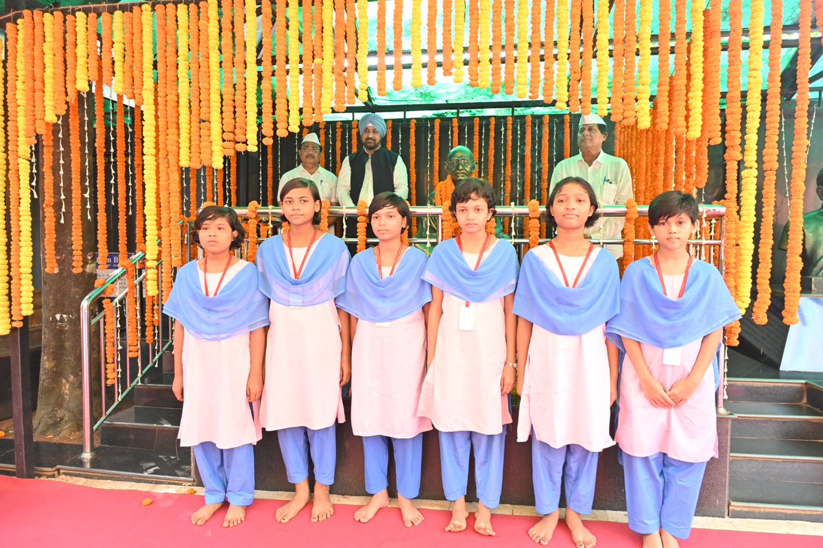 kissfoundation's tweet photo. We at KISS commemorated Gandhi Jayanti with moments of remembrance, reflection and togetherness.

Honouring Mahatma Gandhi and his enduring ideals of truth, non-violence, equality, peace and service, the celebration reminded us of the values that continue to inspire generations.

Here are glimpses from the observance at KISS.