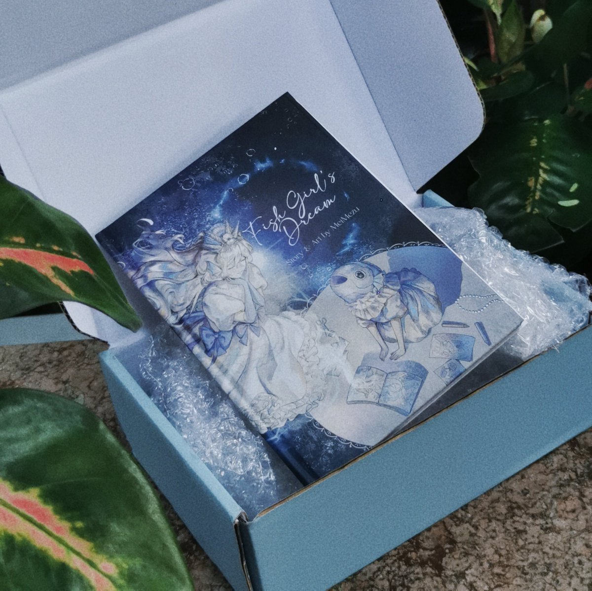 altdebaran's tweet photo. Very lovely.

— Fish Girl’s Dream Artbook
— Story &amp; Art by MeiMezu
(and me as one of the guest artists) https://t.co/WGVYhPDtrW