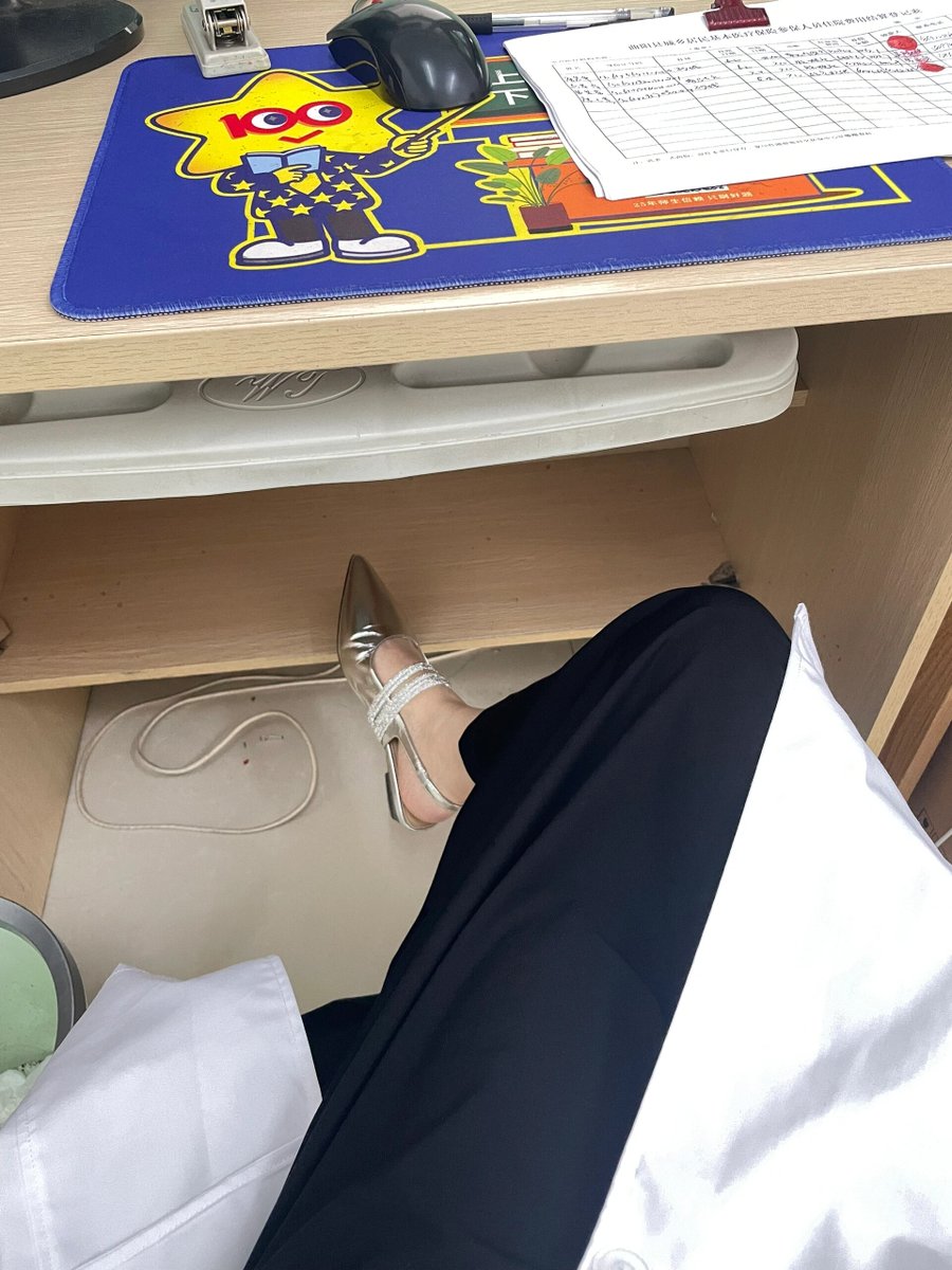 Ruhi__Rani's tweet photo. 说出来你们可能不信，这双鞋是我的一个患者送给我的，我和他也没有后续，只是留了一份念想... https://t.co/YRKiPF3yAI