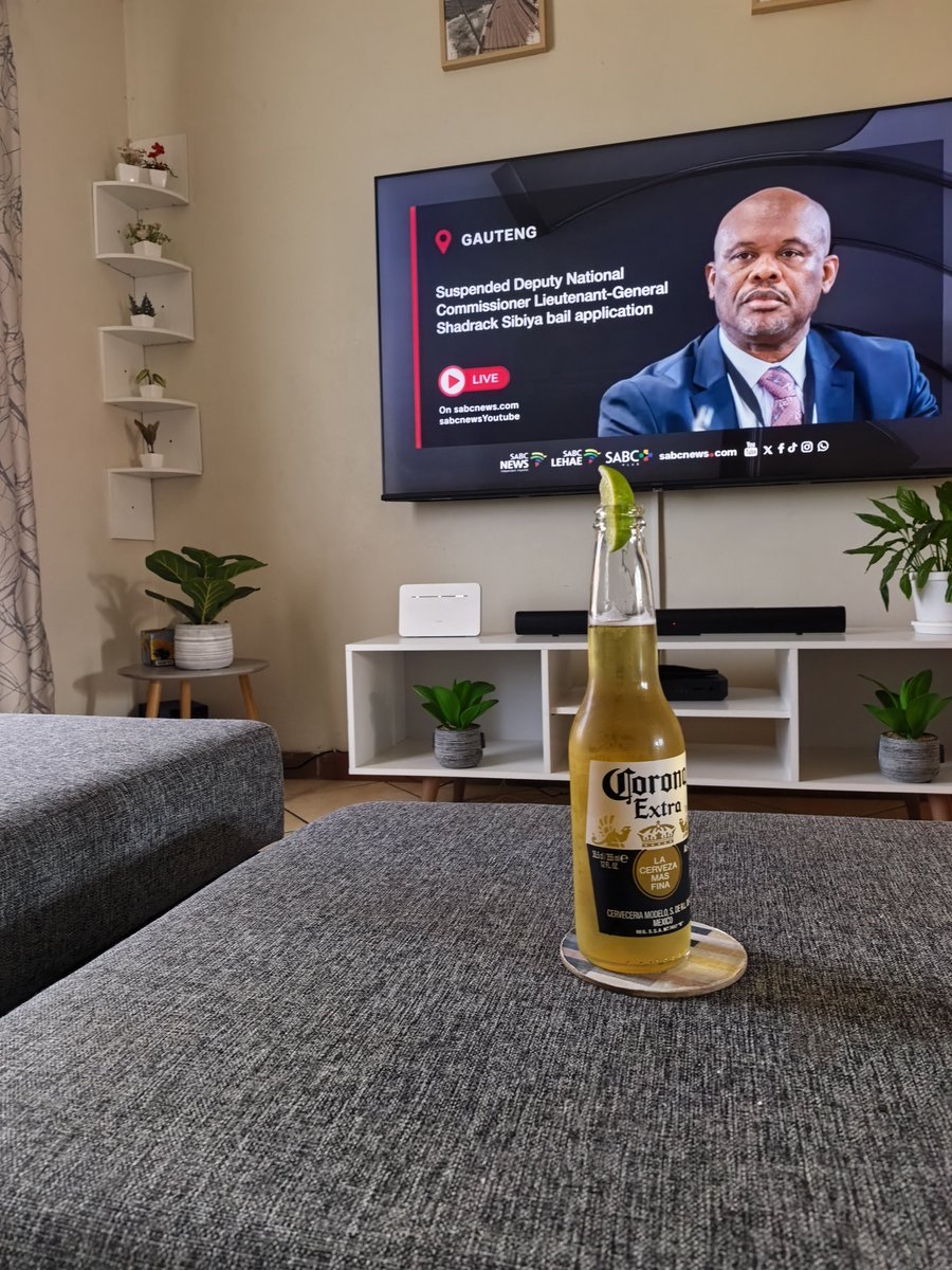 AntonyNgele's tweet photo. My fellow drinkers, I declare throats open

Y'all enjoy your weekend 🍻 🍻 https://t.co/oiNPnAbC0Y
