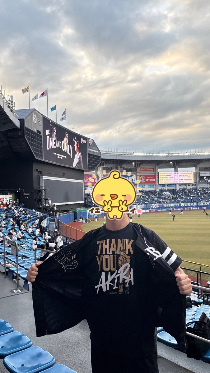 na_60_7's tweet photo. ユニフォームの下の洋服はもちろん晃さんの引退記念Tシャツ！
ホークス応援エリア狭いけど逆にやる気出るし絶対勝つぞ！！ https://t.co/pdm1u80Ujr