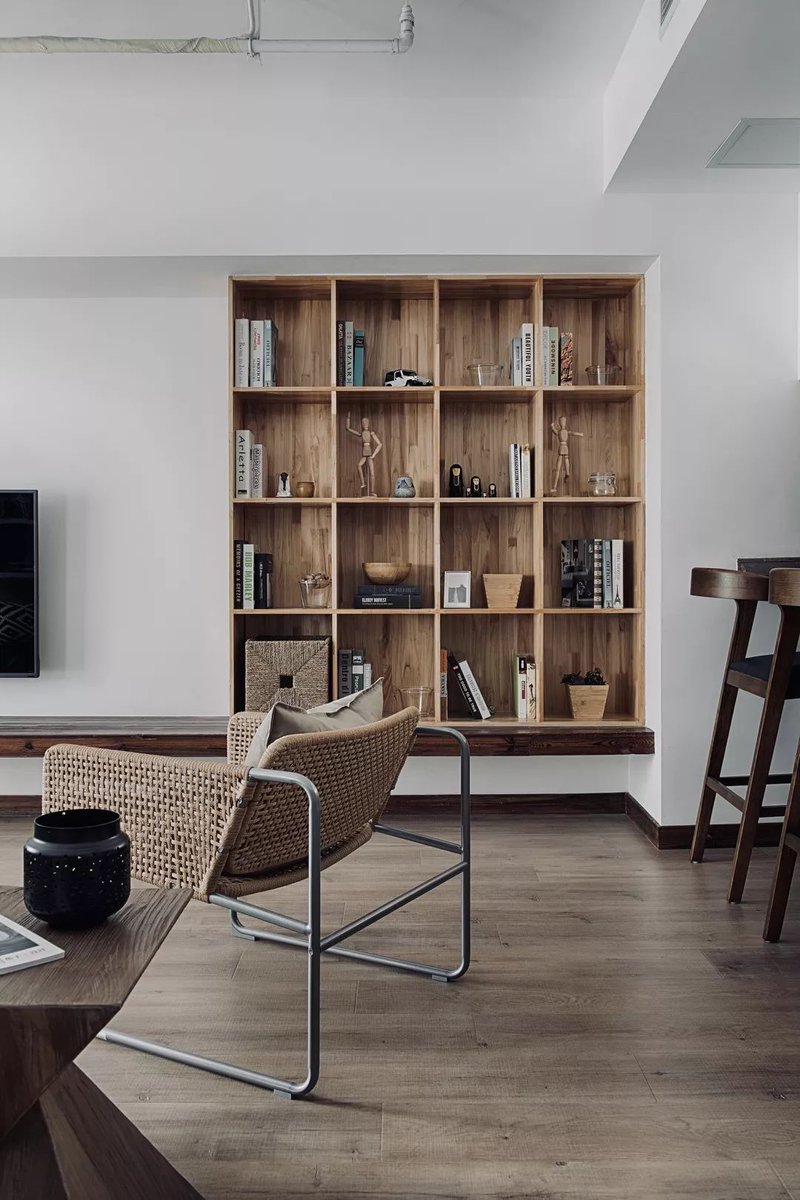 MendyFyall1fk4's tweet photo. Solo terminé de ordenar la estantería, descubrí un libro que olvidaba, qué sorpresa agradable!， https://t.co/InEdYszSlg