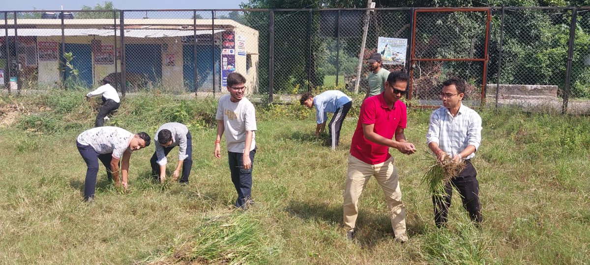 estc_ramnagar's tweet photo. 📷 Special Gram Sabha under Swachhta Mein Sahbhag Initiative
As part of the Swachhta Mein Sahbhag campaign, a Special Gram Sabha was organized to promote awareness and participation of the community towards cleanliness, hygiene and sustainable development. https://t.co/q9n6Md3ELj