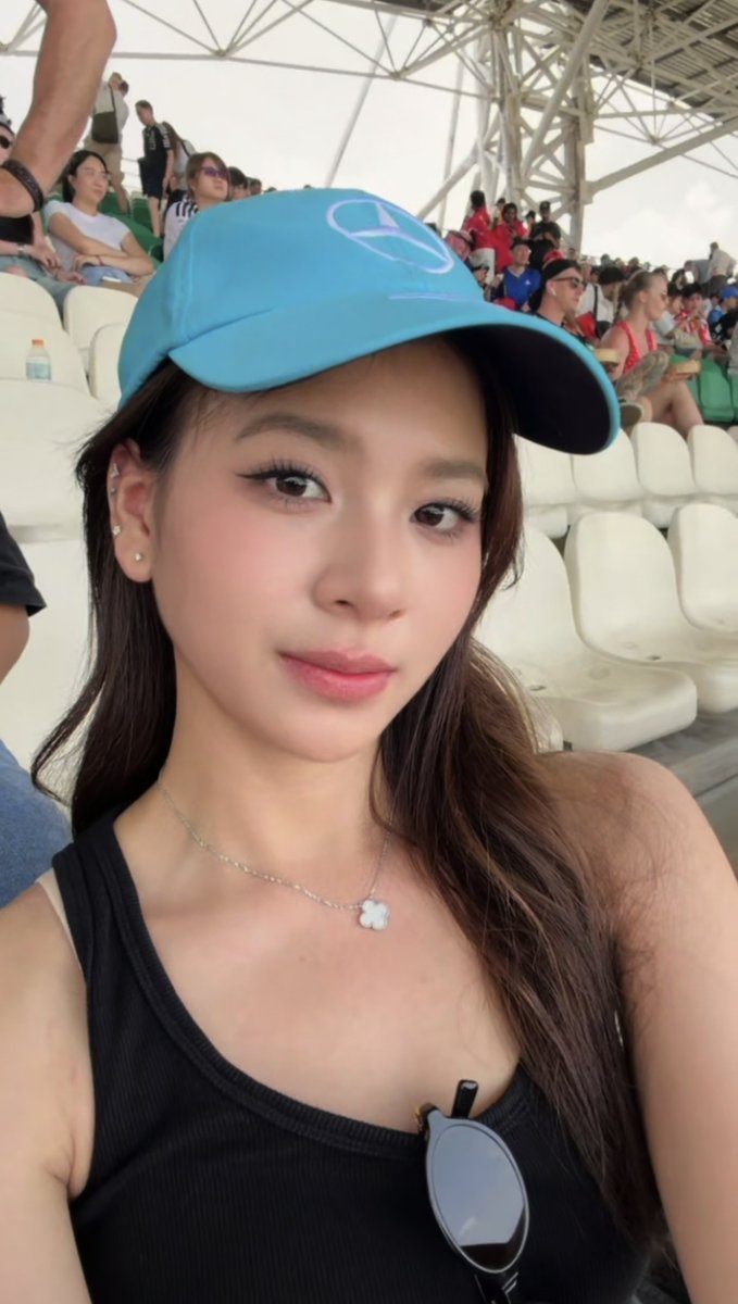 ixfirtss's tweet photo. zee with black tanktop https://t.co/5OVmXDyuKZ