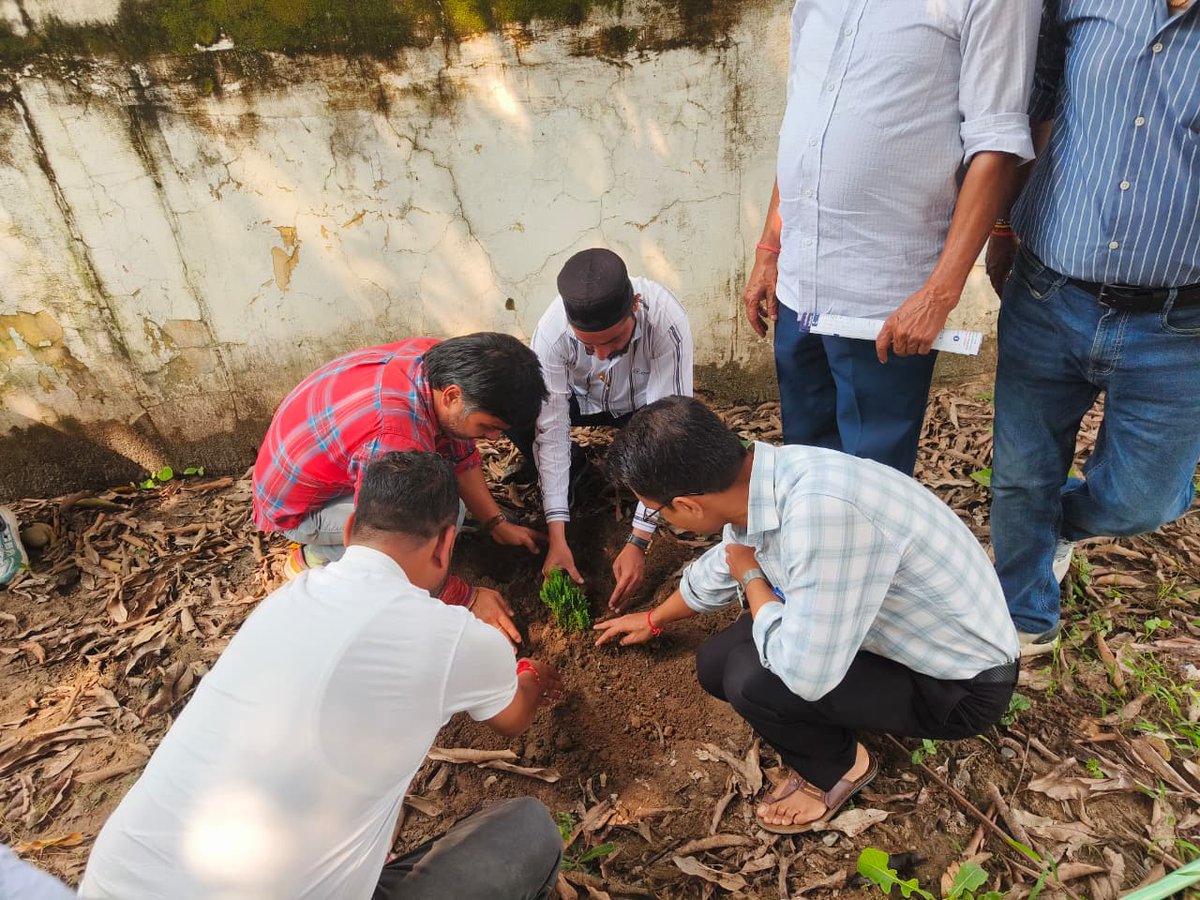 estc_ramnagar's tweet photo. 📷 Tree Plantation Drive 
Under the Swachhta Mein Sahbhag initiative, a Tree Plantation Drive was organized under the campaign “(Ek Ped Maa Ke Naam)”.
The activity aimed to promote environmental conservation, increase greenery and encourage responsibility towards nature. https://t.co/6VZMNzkOX9