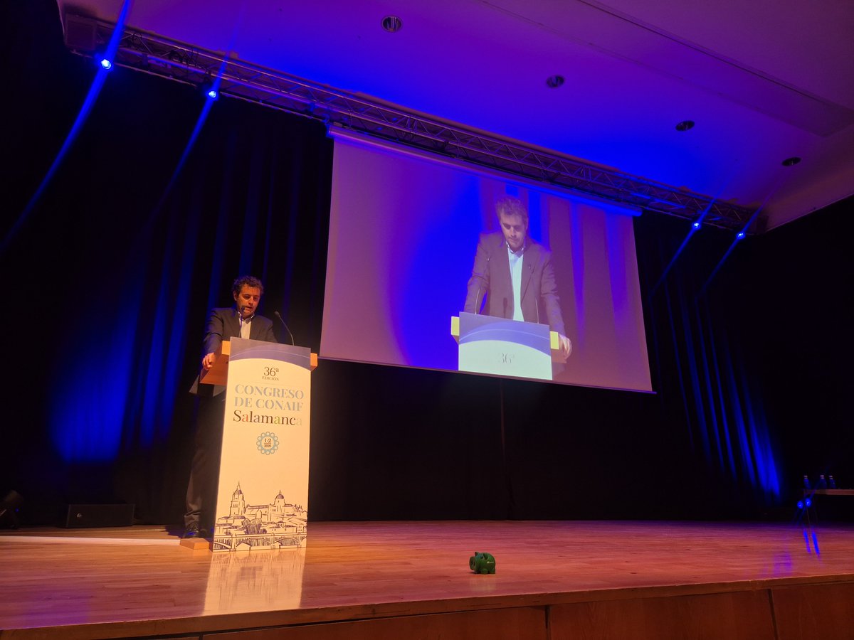 anamgarciagasco's tweet photo. Comenzamos el segundo día del #congresoconaif con el CEO de @iberdrola #instaladores https://t.co/6ftC84Sor2