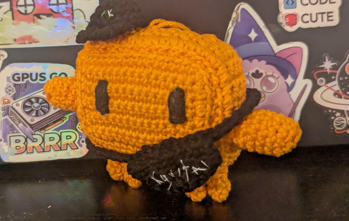 royaleerieme's tweet photo. Always ready to help at work like the real Claude 🙂‍↕️ https://t.co/7pYP7Zl6R6