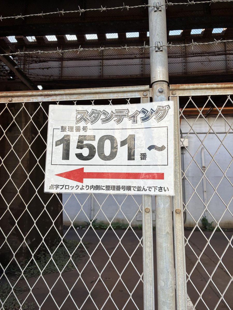 mem6_me_'s tweet photo. これまでだったらしげおかくんのぬいとかもって行ってたんだろうけど、さすがにそんな気にはなれなくて　神ちゃんの新たな旅立ちの日に立ち会えてよかった！神ちゃんの作る曲好きだから、ソロでもまた行けたらいいな〜しっなしまともな写真がない… https://t.co/h01HNWXEZg
