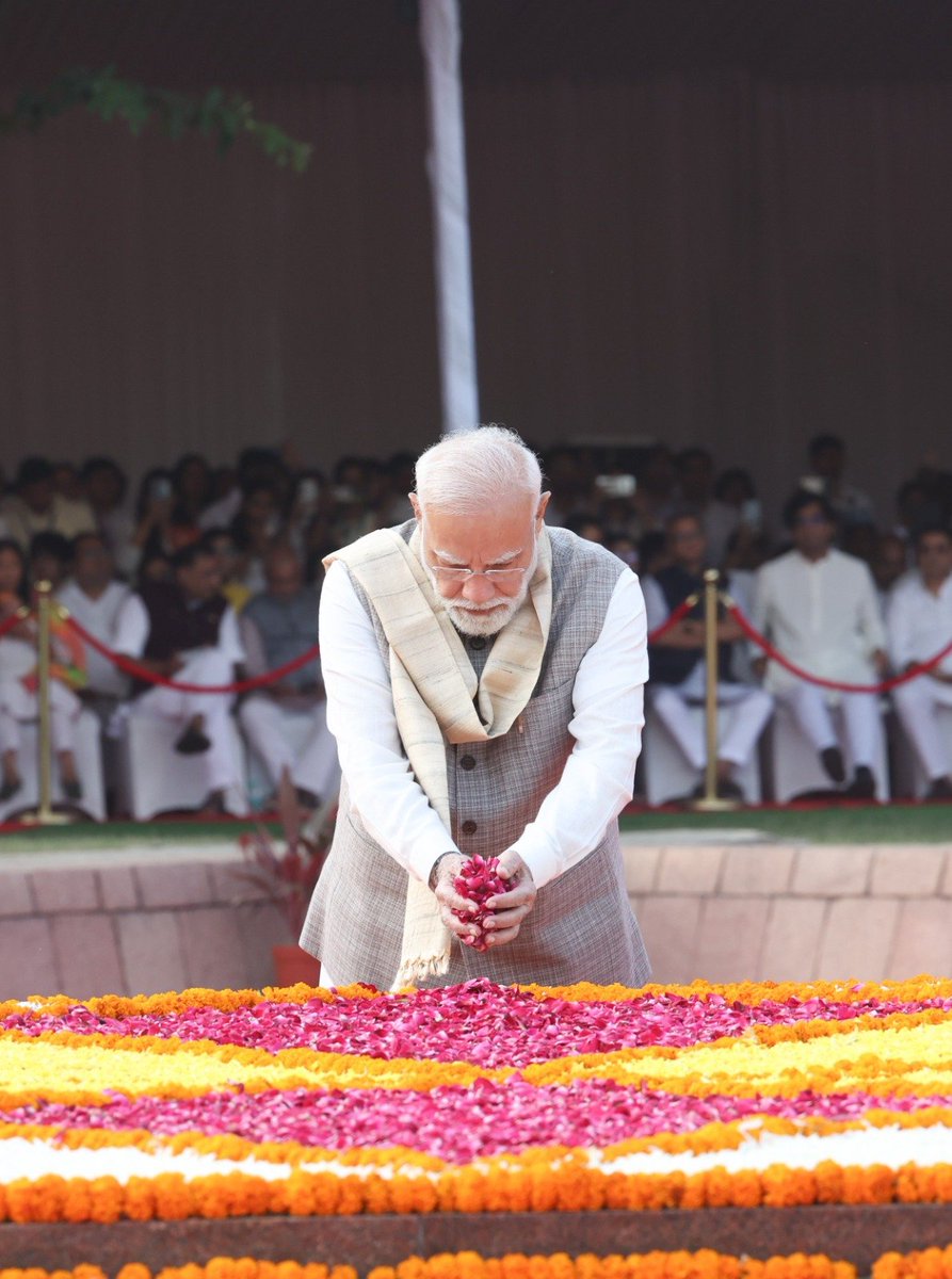 narendramodi's tweet photo. Paid homage to Mahatma Gandhi at Rajghat and former Prime Minister Lal Bahadur Shastri Ji at Vijay Ghat.

Their lives of simplicity, courage and service to the nation continue to inspire generations. 

Their ideals and unwavering commitment to India's progress will always remain a guiding light for us.