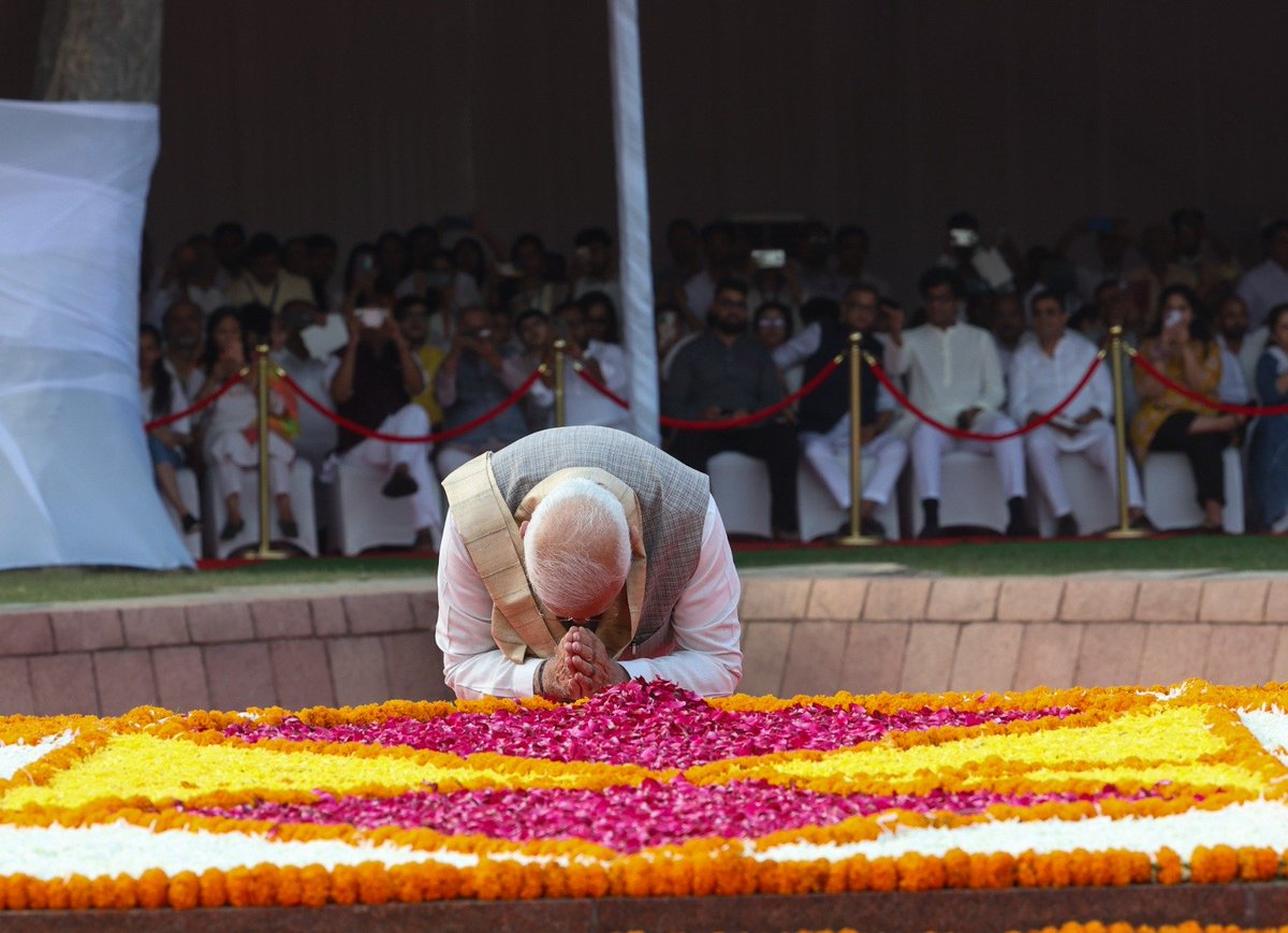 narendramodi's tweet photo. Paid homage to Mahatma Gandhi at Rajghat and former Prime Minister Lal Bahadur Shastri Ji at Vijay Ghat.

Their lives of simplicity, courage and service to the nation continue to inspire generations. 

Their ideals and unwavering commitment to India's progress will always remain a guiding light for us.