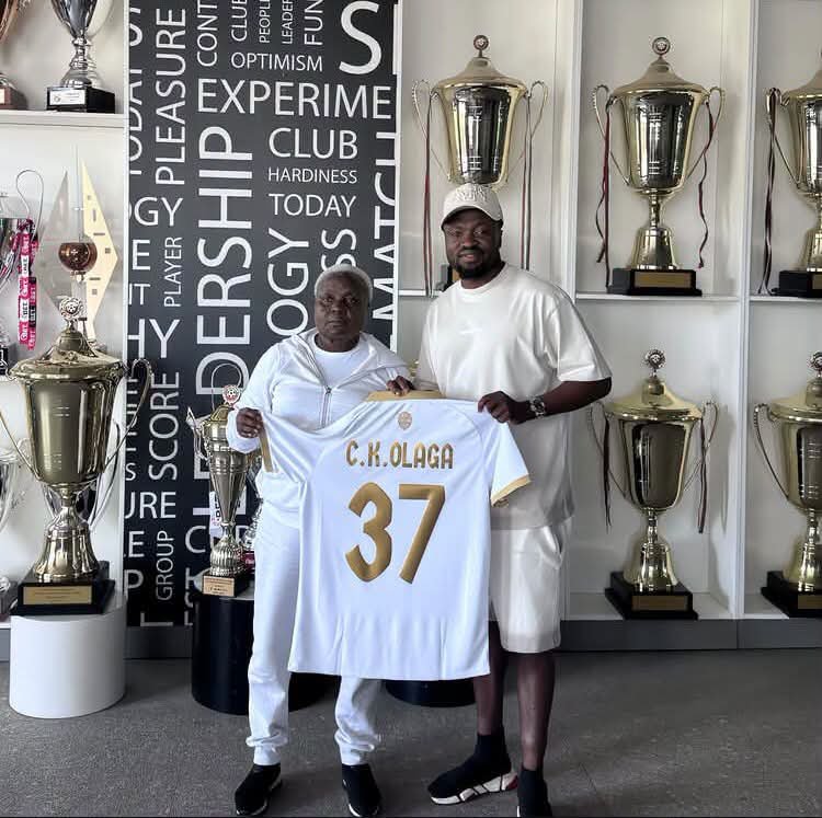 OtiAdjei's tweet photo. 🇬🇭❤️ A special moment for Bernard Tekpetey as his mother finally visits him at FC Ludogorets for the first time in his professional career.

The Ghanaian winger shared an emotional tribute, thanking his mother for the love, sacrifices and support that helped shape his journey in football.