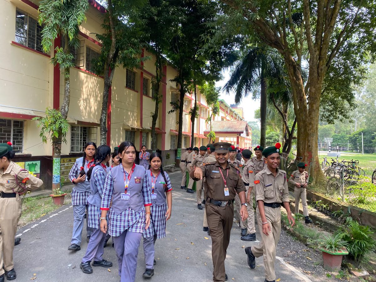 ncc_gp's tweet photo. Yuva for Swachhata 
 On the occassion of Gandhi Jayanti , Cadets of KV 1 Solmara and JNV Udalguri carried out a Cleanliness Drive within the schools and public spaces close to their schools. 
 Cadets also carried out tree plantation under the Ek Ped Maa Ke Naam. 
Along with NCC cadets , other Students of the schools were also involved  in these activities.