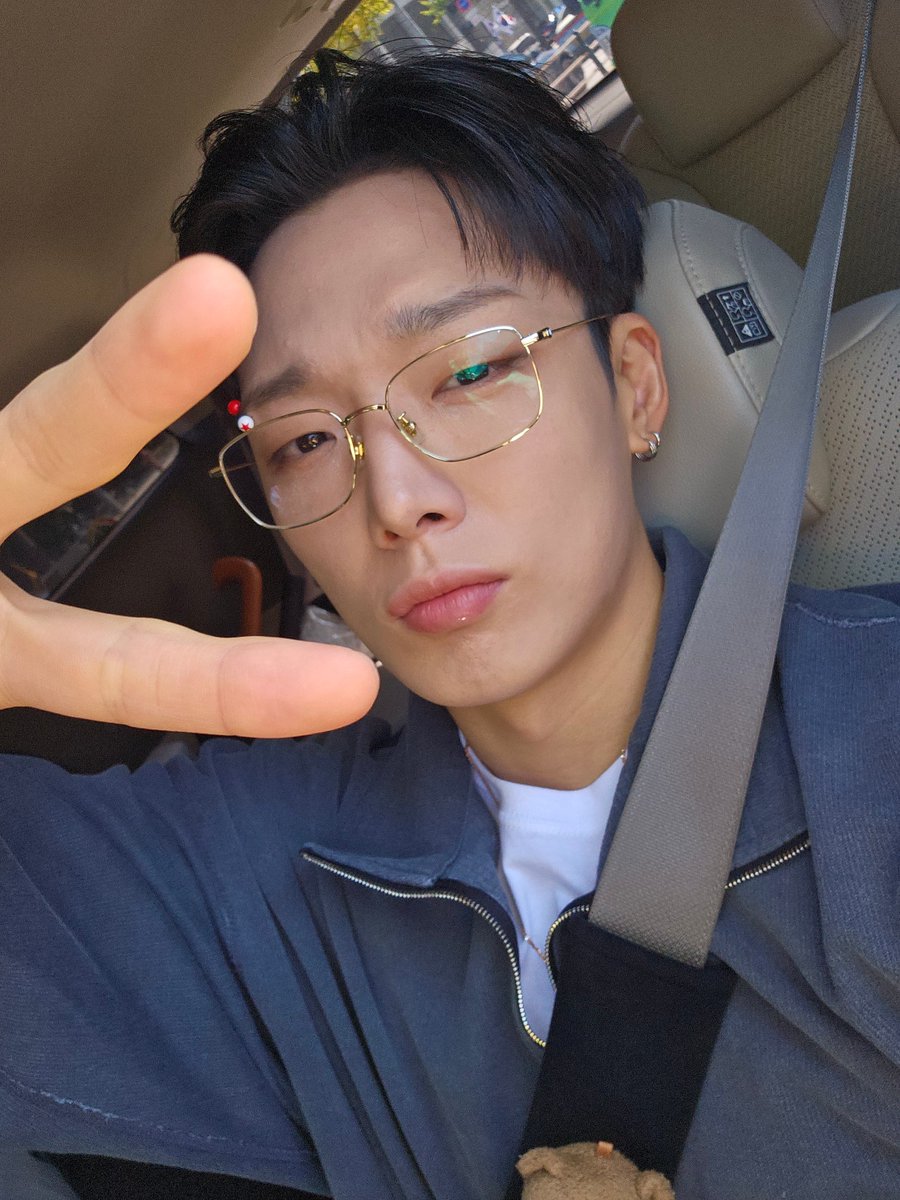 KJWworldwide's tweet photo. [261002] Bobby pluschat update

Bobby has a schedule today! 
Good luck! 

#BOBBY #바비 #バビ #iKON #아이콘 @bobbyranika https://t.co/aIhv7Y704e