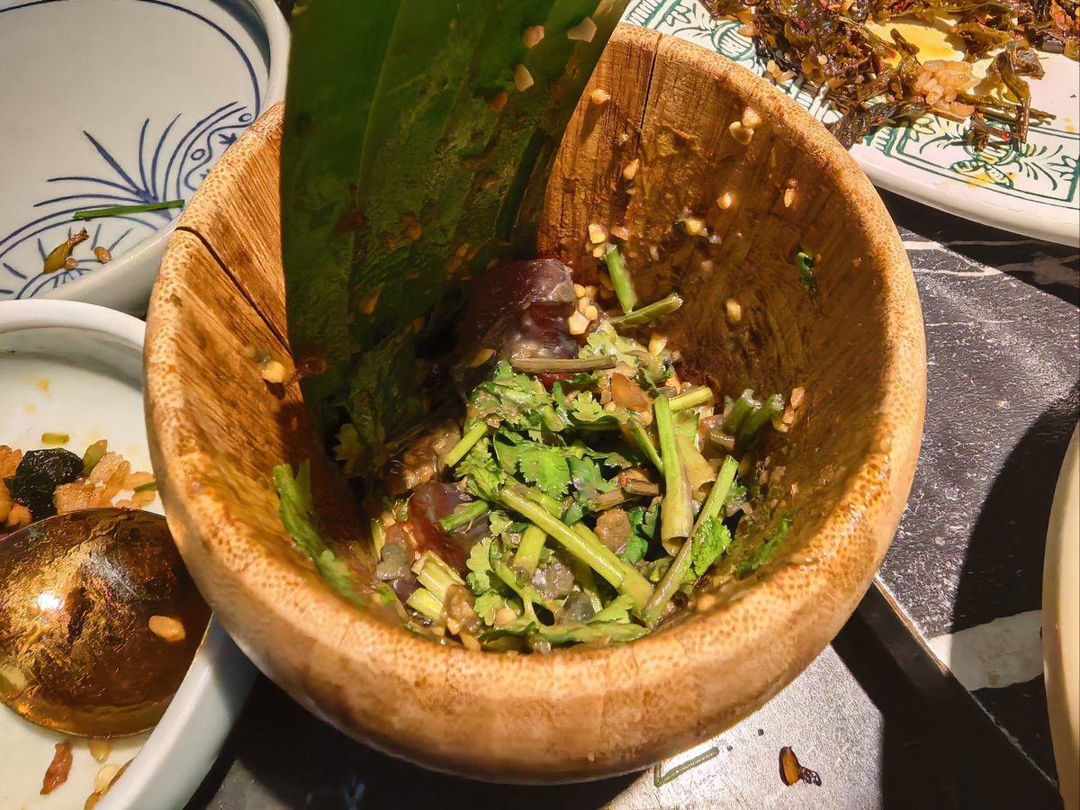 benjamine_7_86f's tweet photo. [A chef accidentally drops a ladle, blocking a dish, forgetting the preserved meal—wait, no, he ruins it! Oops!]， https://t.co/dyUd9Ym1Yd