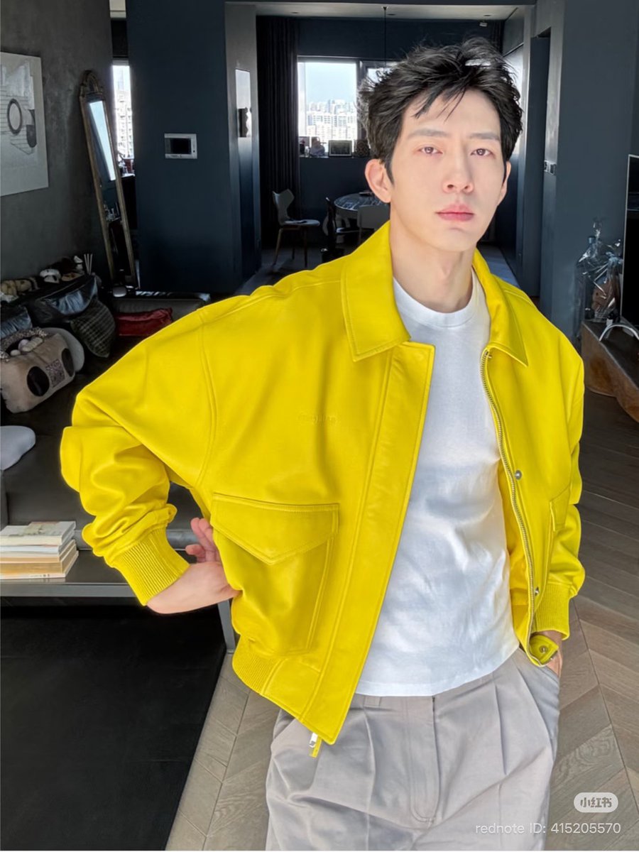 A60925838's tweet photo. หลังจากลงรูปเสื้อสีเหลืองจี๊ด

ฟค : คุณอา! พออายุเยอะแล้วชอบใส่สีสว่างๆ เนอะ
ป๋อหรัน: มานี่ๆๆ เธอออกมาหน่อยซิ มีเรื่องอยากจะคุยด้วยหน่อย

🤣🤣เอาล้าวว คุณอาเรียกพบล่ะ 🤣🤣🤣
#jingboran #จิ่งป๋อหรัน #theearlyspring #ฤดูใหม่นี้มีเพียงสองเรา https://t.co/4L2UnIdVdz