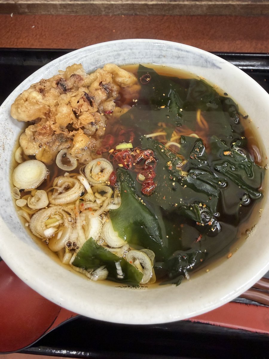 c_geru's tweet photo. 久しぶりの平日休みの金曜日。目が覚めたら14:00過ぎ。ならばとみのがさ神田和泉町店で、ゲソ天そば。昨日に引き続きだけど、店によりゲソ天も蕎麦も別物なので、違う蕎麦です。 https://t.co/Qw1eCEH5uU