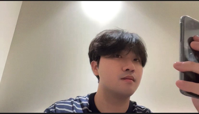 kkiqoq's tweet photo. 셀카는 아니지만… https://t.co/b2iyt9O6xC