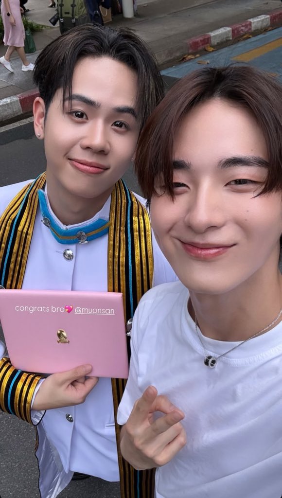 amnanut's tweet photo. จบแย้วน้า ㅠ ㅠ https://t.co/yllHUlkYUH