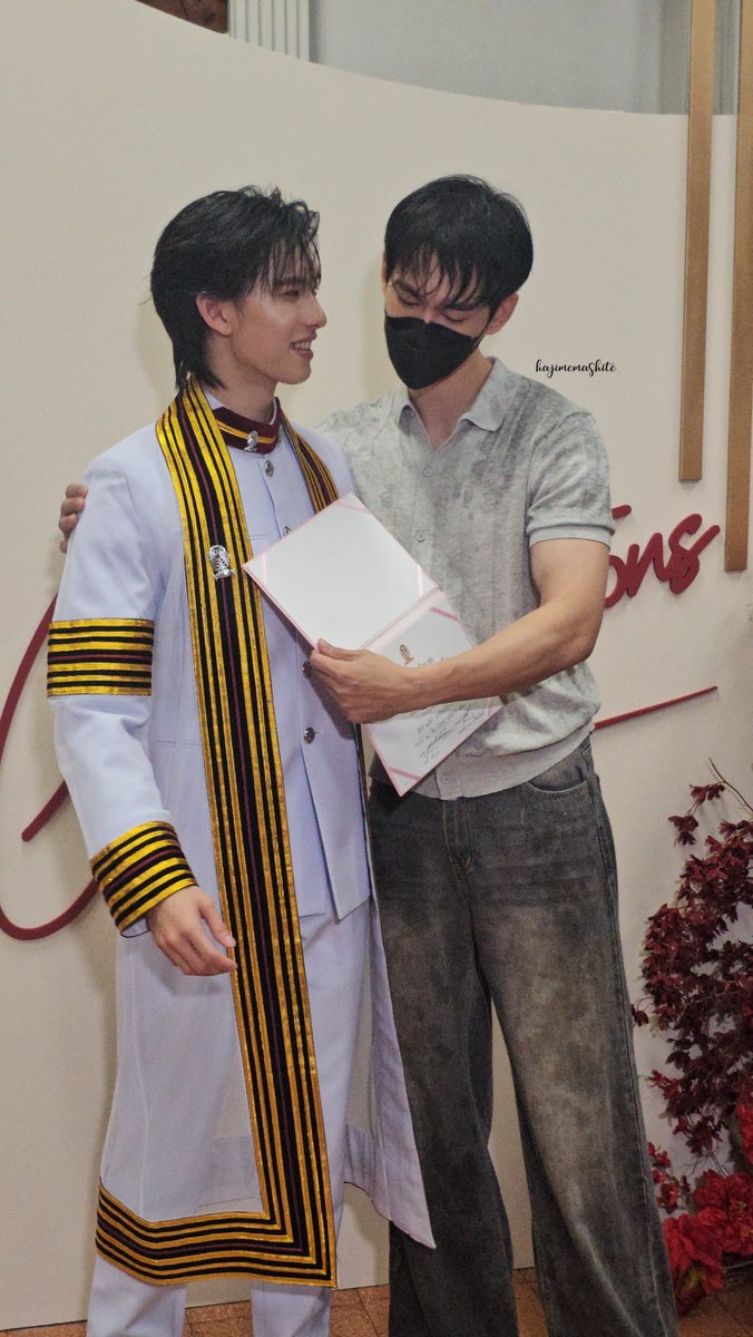 D5xfa2BudOojsvL's tweet photo. เรียนจบแล้วแต่งต่อได้เลยนะ😄
🥳🥰💐🎓
#poohpavel
#pavelphoom 
#ppoohkt @ppoohkt 
#PoohGraduation2026 https://t.co/v3cl7Lbc7N