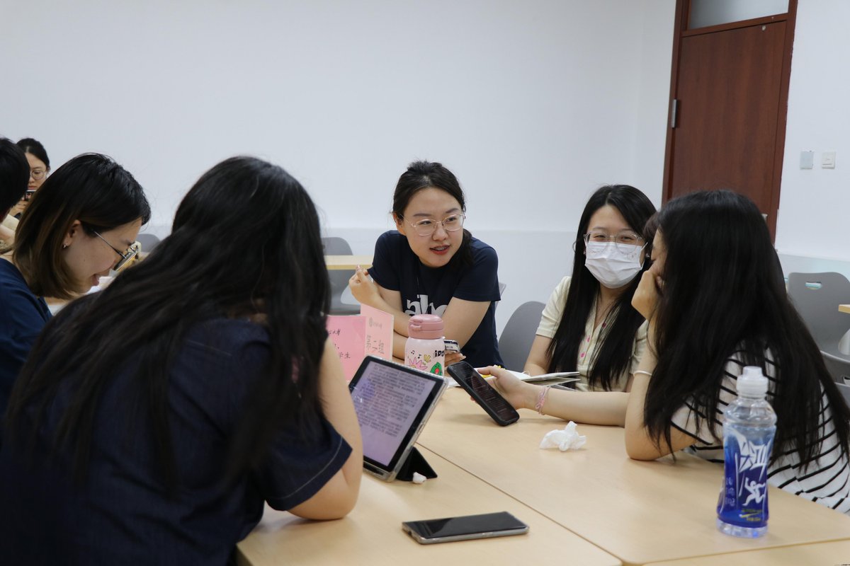 RogerPaynerlix's tweet photo. [Today I had a great chat with Yuan Luqiang about cross-industry innovation, super insightful!] https://t.co/MKt5DrYGyO