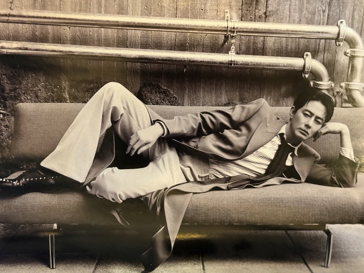 deepb1uewave's tweet photo. 마리끌레르가 자꾸 조인성을 모로 눕힘 https://t.co/XHlZjthWgq