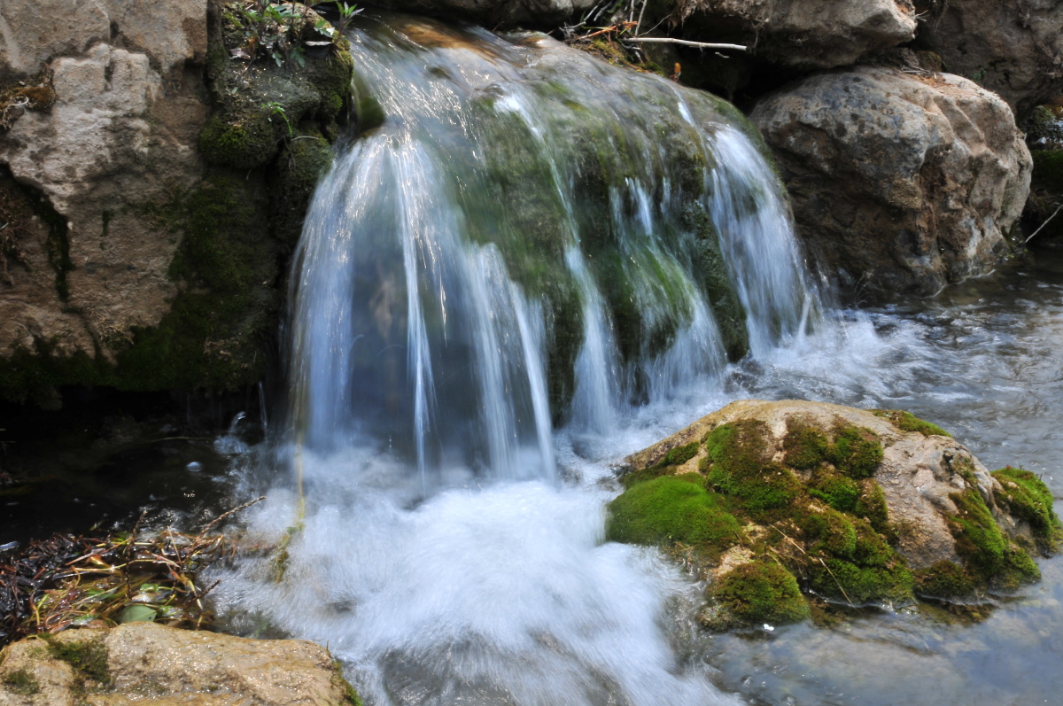 HeatherJohvkvn's tweet photo. The sound of the waterfall mixes with fine sand, a wonderful scene by the stream.， https://t.co/mPPC3c5nai