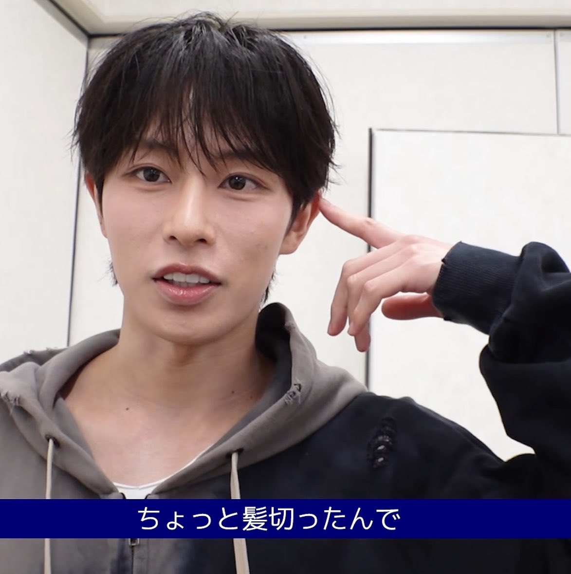 1ttalgi21's tweet photo. いつも手のひらや指の角度が無自覚かわいいぷりチーなのよね、あなたは https://t.co/8T9EaPXd8r
