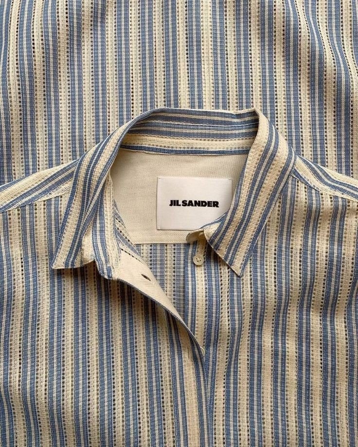 kireipages's tweet photo. i wish… i knew… earlier…

menemukan minimalist shirt stripe yang modelnya ga pasaran🫵 https://t.co/fL5OLaNrwn