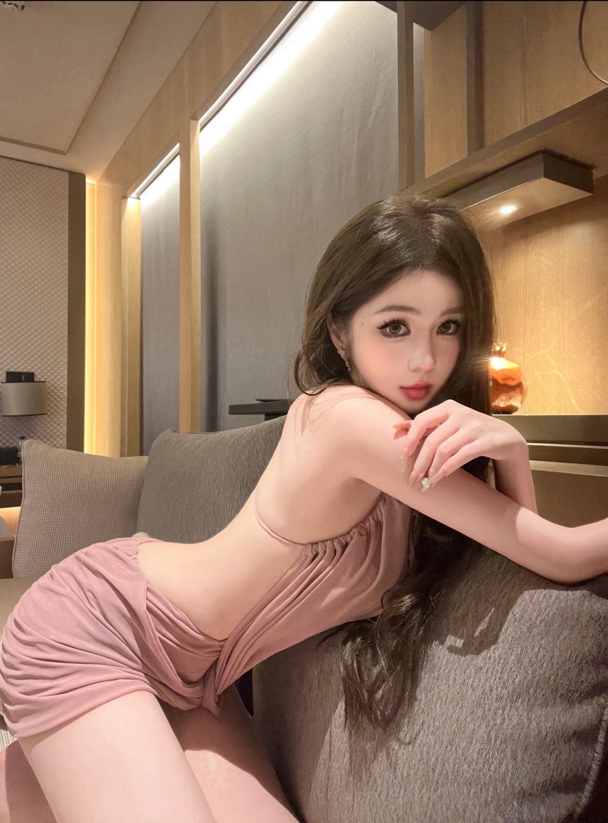 deborah81qu3's tweet photo. 有狗狗要来锐评我16的🫣                                                               

放假第1天很兴奋得来X发福了                    

流言22我真发🤭 https://t.co/3QHauP14wd