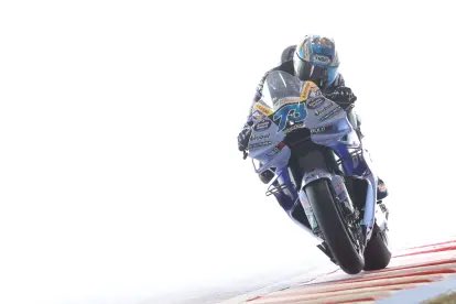 ELPADDOCK_15's tweet photo. Viernes de 'doblete Márquez' en Motegi: @marcmarquez93 dominando por la mañana y @alexmarquez73 reventando el récord del circuito por la tarde con un 1:42.811 impresionante. Ojo con @37_pedroacosta pegado a solo 76 milésimas y la enorme igualdad en ritmo entre los hombres del campeonato. La batalla por la pole mañana va a ser encarnizada. ⏱️🔥
#motogp