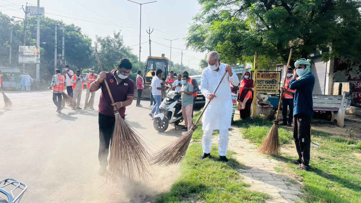 RohanMittalktl's tweet photo. 🧹स्वच्छ कैथल, स्वस्थ कैथल — सेवा का संकल्प!🚩
आज सेवा संकल्प के अंतर्गत कैथल में स्वच्छता अभियान चलाया। इस दौरान स्वच्छता के प्रति जनजागरूकता बढ़ाने और शहर को स्वच्छ एवं सुंदर बनाने का संदेश दिया।
स्वच्छता केवल अभियान नहीं, बल्कि हम सभी की सामूहिक जिम्मेदारी है @ArchanaGuptaBJP https://t.co/SodOjyiIM6