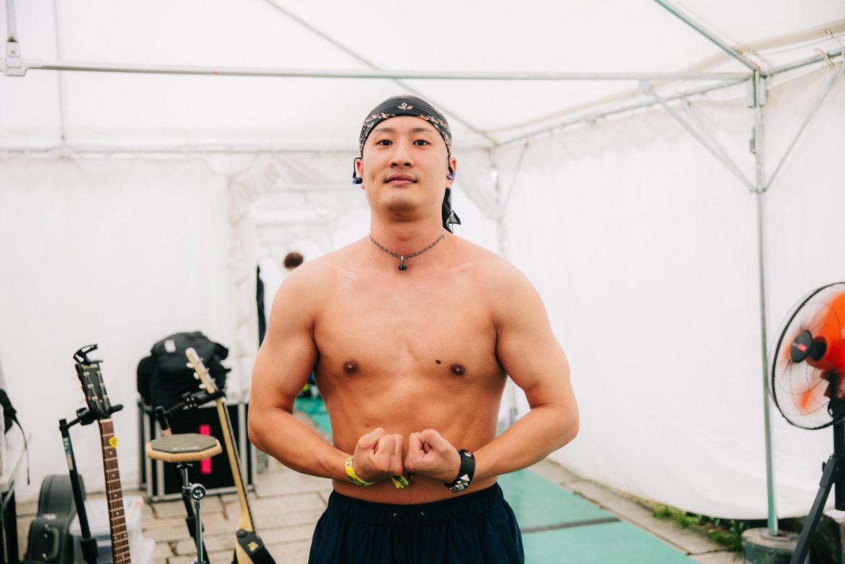 herocomplexKKK's tweet photo. 【Happy Birthday🎂🎉】

本日10月3日は
Ba/Vo 慎平の誕生日👨🏽‍🦲

おめでとう💪🏽💪🏽

photo by @kiteretsu_works https://t.co/JV9gWuWzrt