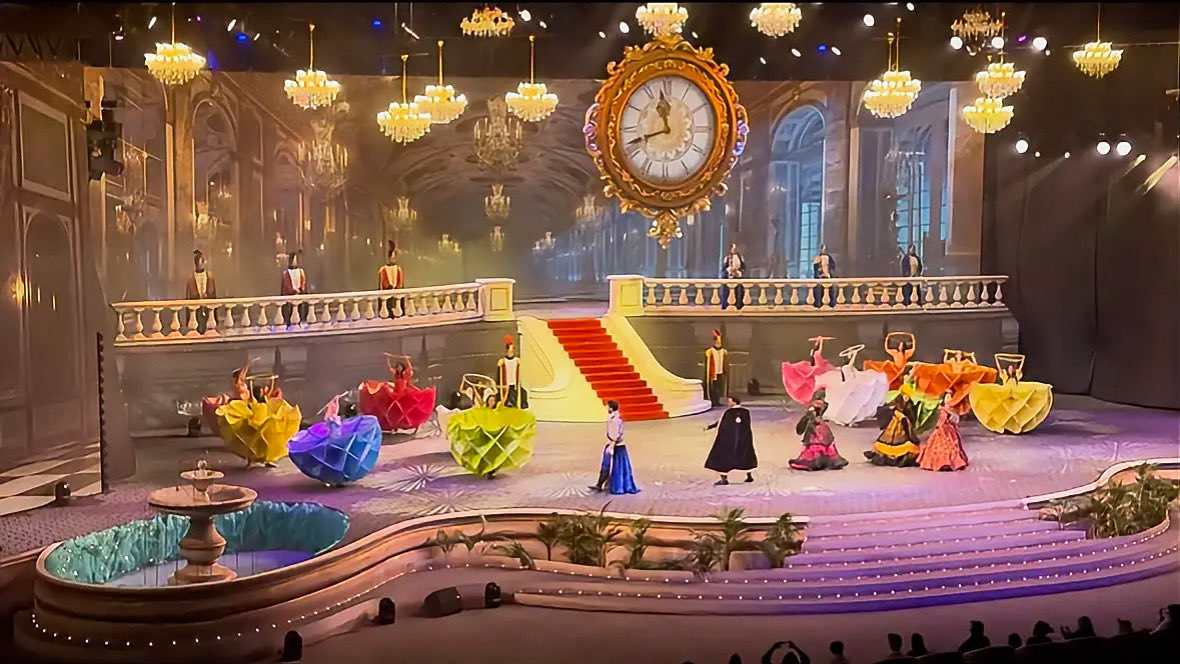 iamalali_'s tweet photo. قُصاصة " الحلم يلقى وجهته مهمها ضل الطريق🎭🏟️🎠👸🏻✨🩵"  ١٤٤٨/٤/٢١هـ   ٩:٤٤م

يَصير مهما كان مستحيل 
يحضُنك بعدما كان بعيد
ما كان بالأمس صعبًا
أصبح اليوم يسير  
ماحدث بالأمس علمني 
أن قلبي الكبير 
باقٍ  على حبه حينما كان صغير 
وأن زين بالفعل عالم جميل

#اميرة_قلبي_زين https://t.co/MjQkoaD0ai