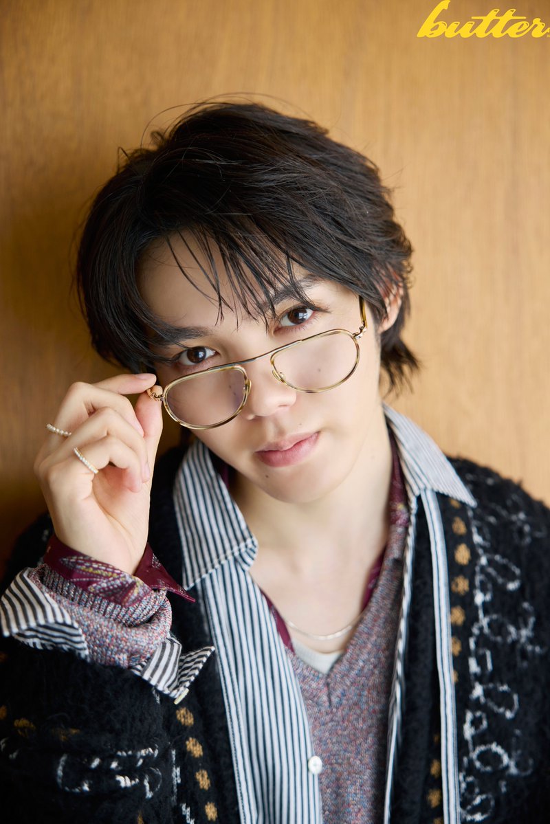 Auditionblue's tweet photo. ⋆⊹𓂃 ࣪ ˖『#butter06🧈』travelling🧳⋆⊹𓂃 ࣪ ˖

みなさまおつかれさまです🙇‍♂️

本日の #butter06フェスタ🎉🎊🥳

2人目は、#小泉光咲（#原因は自分にある 。）🍜さんの眼鏡姿👓

【HMV限定「小泉光咲」表紙・裏表紙・ポストカード特典付き】
🛒再販予約は下記より⬇
https://t.co/oS9nSMxSvX https://t.co/qj70upVnqe