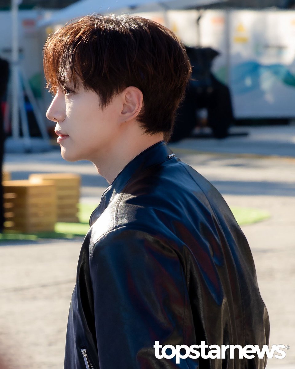 honeybaby7901's tweet photo. 좌우 완벽하시다 https://t.co/EbUYt0hVzm