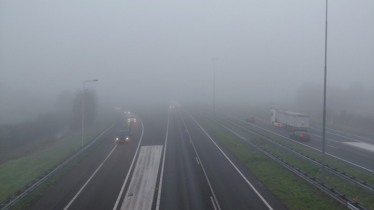 BjT_weer's tweet photo. Goedemorgen
@OmropNijs @KNMI @janvissersweer @weerverteller @Weernieuws_info @Alpenweerman @jordiweerman @marjondehond @whoebert @RoosmarijnKnol @EdAldus @StormchaserNL @weermanrobert @MeteoVoorne
Dichte #mist met een later opkomende #zon vanochtend #A7 @Heerenveen #Friesland https://t.co/FJdpk6KwUU