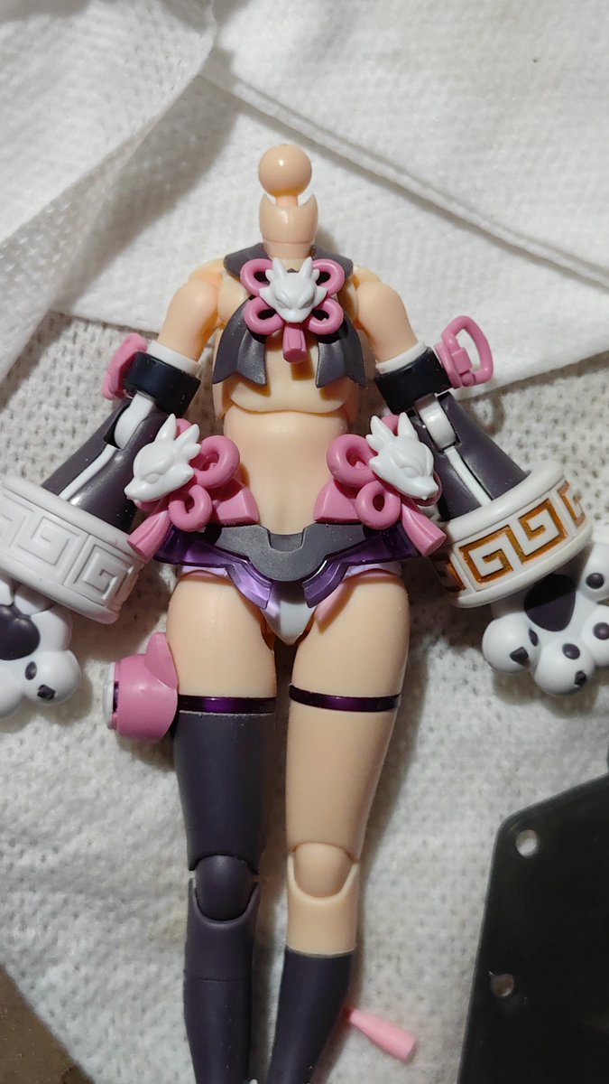 PopAshura's tweet photo. ロン、微調整中
左側はやった後
腕の長さを全体的にトータル1.5mm程短くして
脚は…雰囲気！ https://t.co/jtdfxInowy
