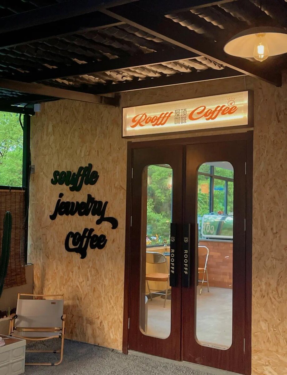 debraspau_6_b84's tweet photo. Wow! The cozy “狄酥壳” café corner with warm vibes is my new favorite spot to unwind! https://t.co/h9MmcBZjA4