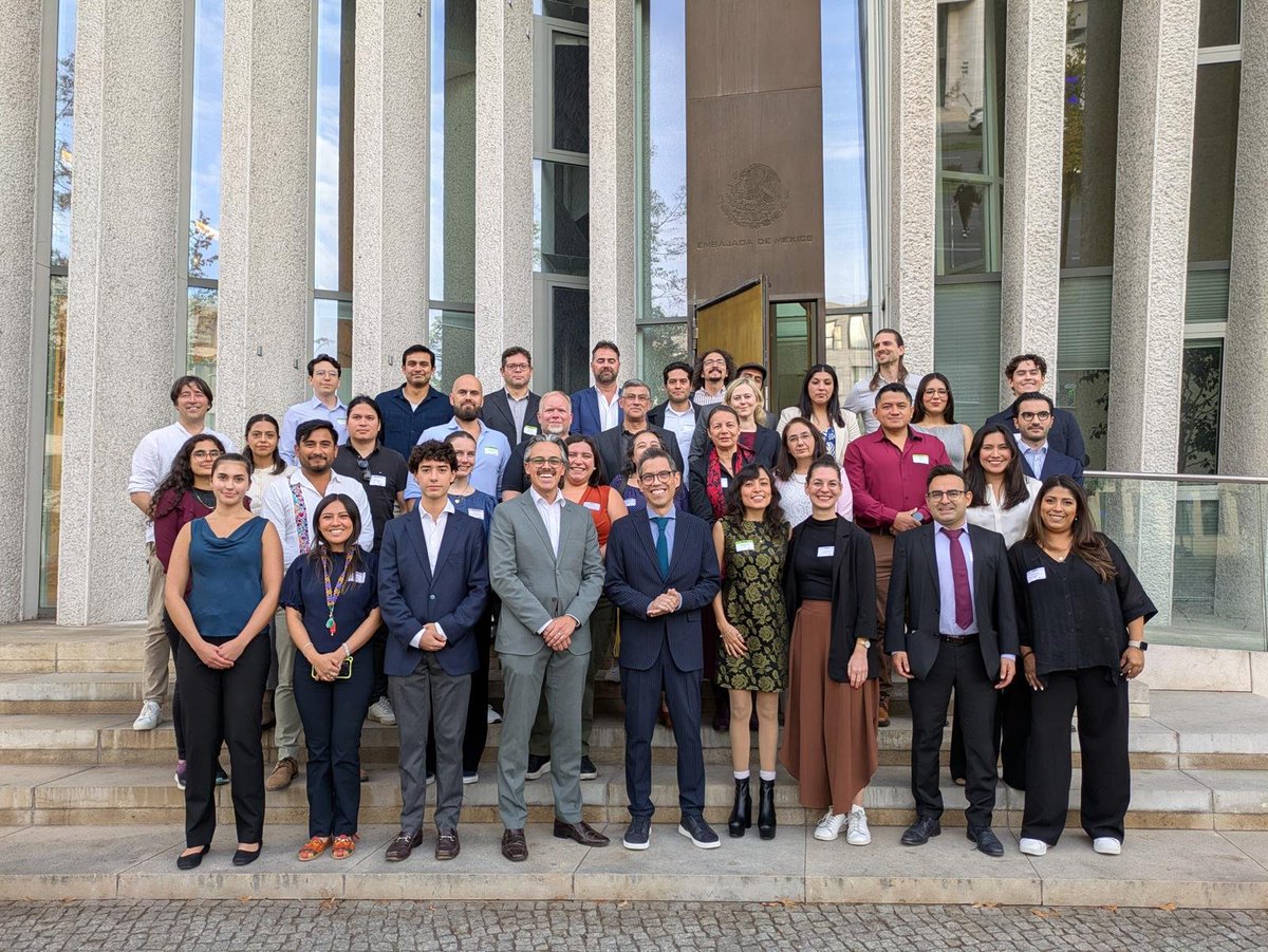 EmbaMexAle's tweet photo. La Embajada de México en Alemania recibió el primer @mexpreneurs Berlin Demo Day, donde 10 emprendedores mexicanos presentaron sus startup ante actores del ecosistema de innovación, inversión y negocios en Berlín. 🇲🇽🇩🇪🚀 https://t.co/eDcOVHRSUa