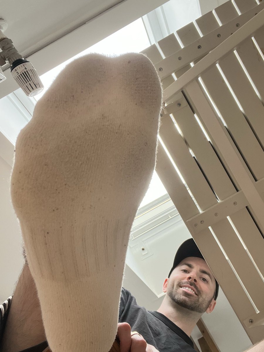 berlinsockboy's tweet photo. See that white triangle on the bottom of my sweaty dirty sock? That’s where I want your nose. https://t.co/q1ULTjHXx4