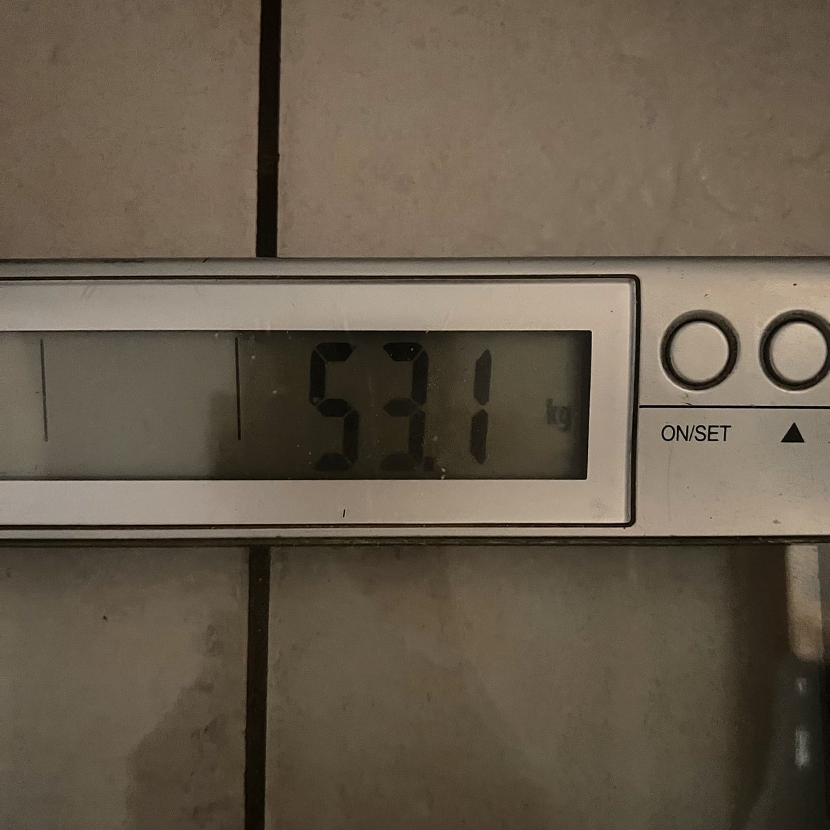 dovieletter's tweet photo. I'VE FINALLY MADE IT OUT OF 54KG JAIL WOO!! 😝😝 i've been stuck in a plateau literally for months so 🥲 https://t.co/fGJoR1OlU3