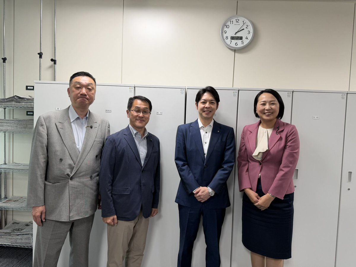 terashima_nobu's tweet photo. 本日、北海道議会第3回定例会が閉会しました。

今回は公明党を代表して一般質問に立ち、また地域の課題について、関係部局の皆さまと意見交換をさせていただきました。

知事も控室へご挨拶に来られました📷

皆さまの声を地域の前進につなげるよう、引き続き力を尽くしてまいります！

#北海道議会 #旭川