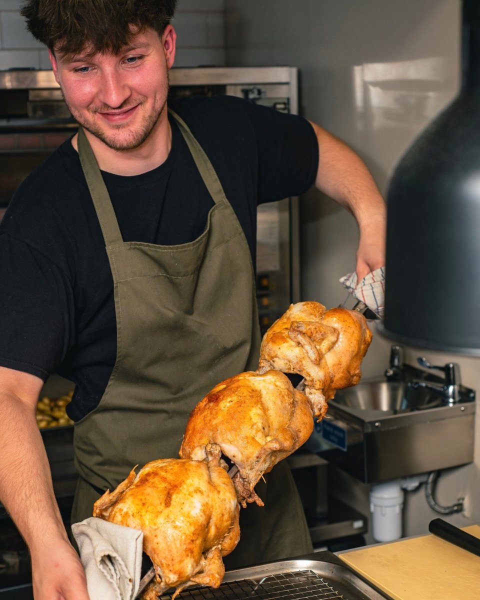GoodFoodGuideUK's tweet photo. With beer taps at the bar, darts and Sky Sports on the TV, there’s no mistaking this is a proper pub, though chef Pier Berretta makes great use of his talents in a menu built around tender and golden rotisserie chicken: https://t.co/dsiLASxekn

📸 @nathinze https://t.co/hRSP8Ye3vi