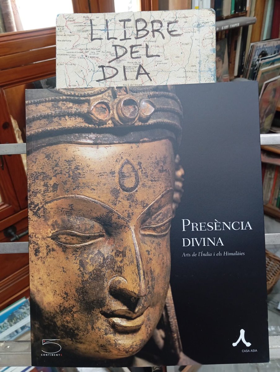 LlibreDelPalau's tweet photo. Presència divina. (Catàleg d’una exposició que Casa Àsia va organitzar a Barcelona l’any 2003, amb motiu de l’obertura de la seva seu al Palau Baró de Quadras) #llibredeldia #librodeldia #livredujour #bookoftheday #sociedad #llibres #libros #books #llibresegonama https://t.co/jcBM5QTcyQ