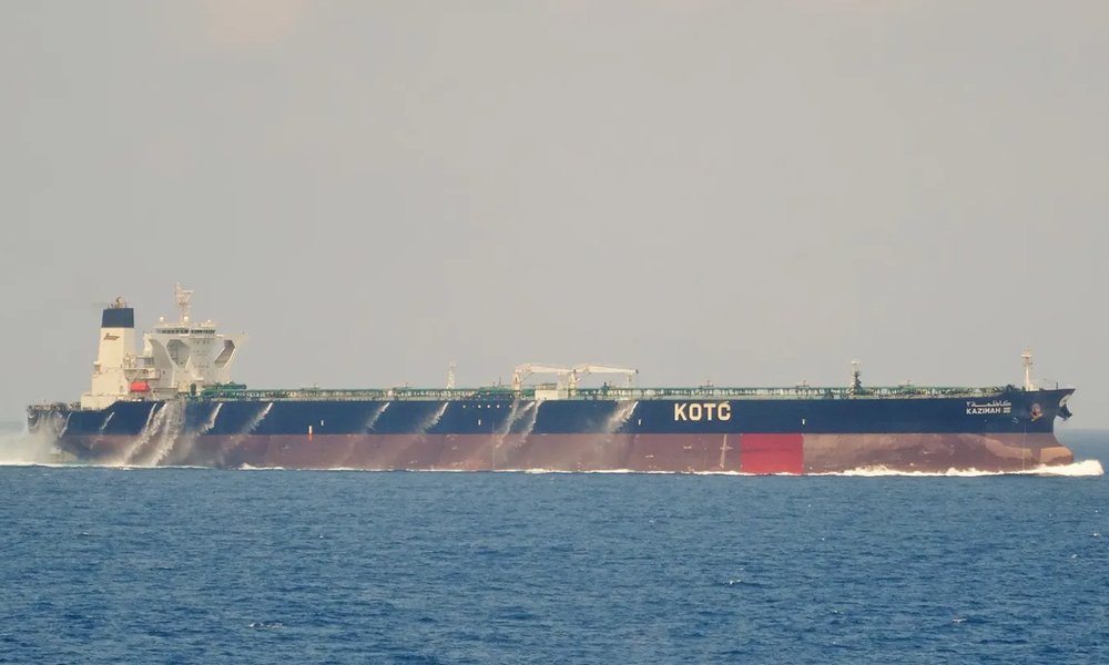Splash_247's tweet photo. Fresh attacks hit Hormuz tanker and Saudi oil gateway dlvr.​it/TVl4cG https://t.co/lZJwikn9RK