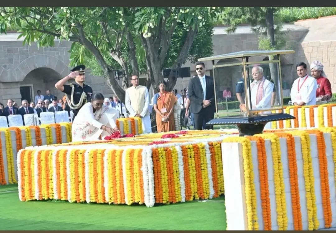JUSTVIRAL463019's tweet photo. पूज्य बापू महात्मा गांधी जी की जयंती पर आज राजघाट स्थित उनकी समाधि पर महामहिम @rashtrapatibhvn श्रीमती द्रौपदी मुर्मू जी, माननीय @VPIndia आदरणीय प्रधानमंत्री श्री @narendramodi जी एवं आवासन एवं शहरी कार्य मंत्री श्री @mlkhattar जी @tokhansahu_bjp जी श्रद्धासुमन अर्पित किए। https://t.co/lc1YXY3Vwg