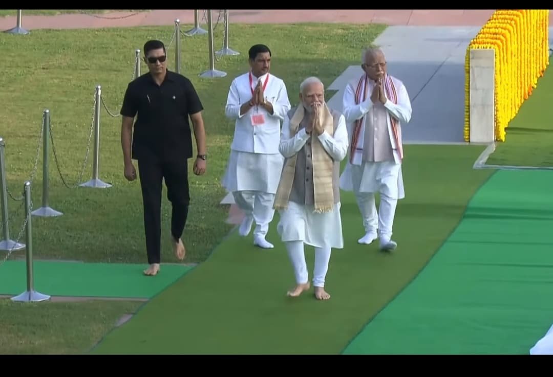 JUSTVIRAL463019's tweet photo. पूज्य बापू महात्मा गांधी जी की जयंती पर आज राजघाट स्थित उनकी समाधि पर महामहिम @rashtrapatibhvn श्रीमती द्रौपदी मुर्मू जी, माननीय @VPIndia आदरणीय प्रधानमंत्री श्री @narendramodi जी एवं आवासन एवं शहरी कार्य मंत्री श्री @mlkhattar जी @tokhansahu_bjp जी श्रद्धासुमन अर्पित किए। https://t.co/lc1YXY3Vwg