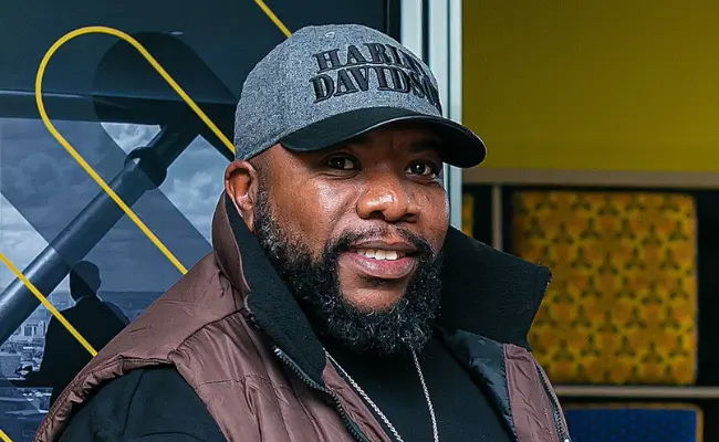 WozaZW's tweet photo. Just like Harare’s jacaranda trees turn the capital purple in October, Tariro Chaniwa sees this year’s Jacaranda Music Festival as a cultural bloom, bringing music, people, and the city together for three days of sound, colour, and creative exchange.

https://t.co/aE80vaPHWQ https://t.co/2DPxF0Cobi