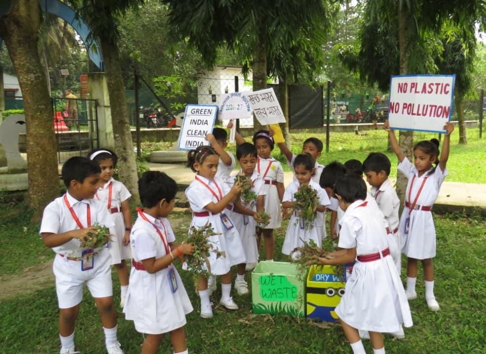 easterncomd's tweet photo. Under the aegis of #EasternCommand, #KanchraparaMilitaryStation observed #SwachhataHiSeva2026 with awareness marches, lectures, drawing competitions, area cleaning and tree plantation, involving participants across generations.

The initiative promoted cleanliness, environmental awareness and collective responsibility towards a cleaner, greener and sustainable India.

#पूर्वी_कमान के तत्वावधान में, #कंचरापाड़ा_मिलिट्री_स्टेशन ने #स्वच्छ_भारत_दिवस पर स्वच्छता अभियान चलाया।

जागरूकता मार्च, व्याख्यान, चित्रकला, सफाई और पौधारोपण जैसी गतिविधियों में बच्चों से लेकर बड़ों तक ने उत्साहपूर्वक भाग लिया।

इस पहल ने स्वच्छता, पर्यावरण संरक्षण और सामूहिक जिम्मेदारी का संदेश दिया।

#भारतीय_सेना
#पूर्वी_कमान
#IndianArmy
#SHS2026
#SwachhataHiSeva2026
#Swachhotsav

@adgpi
@SpokespersonMoD
@HQ_IDS_India
@indiannavy
@IAF_MCC
@official_dgar
@ProDefKolkata
@IndiaCoastGuard
@HQ_DG_NCC
@EAC_IAF
@IN_EasternFleet
@IN_HQENC
@cmowbgov
@lokbhavan_wb
@SwachhBharat
@SwachhBharatgov
@MoHUA_India
@MoJSDDWS 

Facebook - https://t.co/iukemjCs9T
Instagram  - https://t.co/IKdy2IZnb9